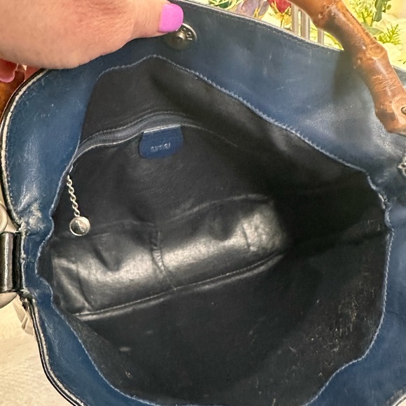 Gucci Elegant Black Patent Leather Bag with Bamboo Handle - Picture 4 of 16